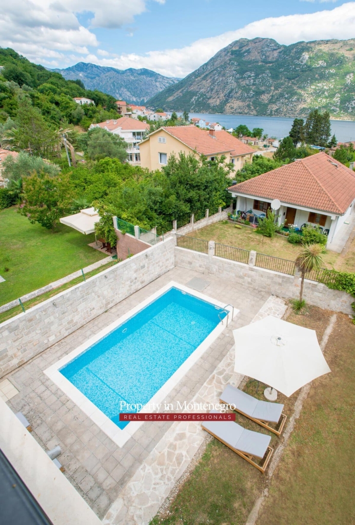 House with swimming pool for sale in Bay of Kotor