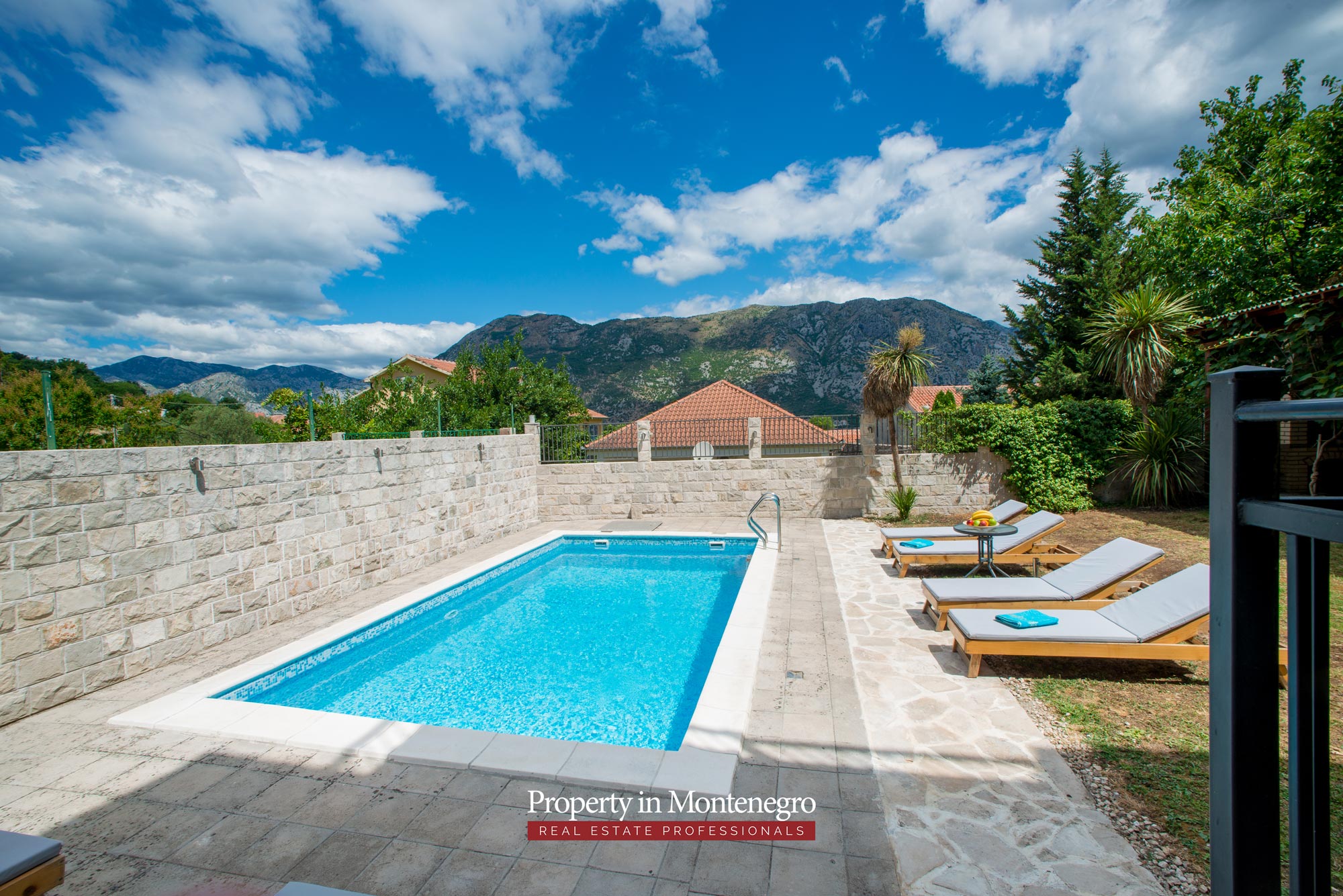 House with swimming pool for sale in Bay of Kotor