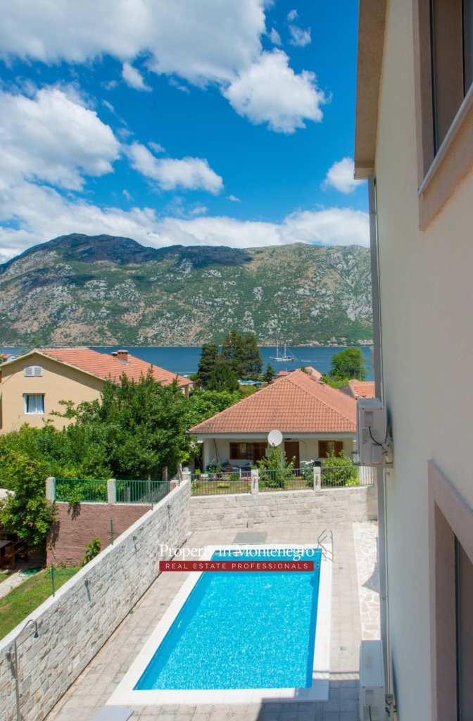 House with swimming pool for sale in Bay of Kotor