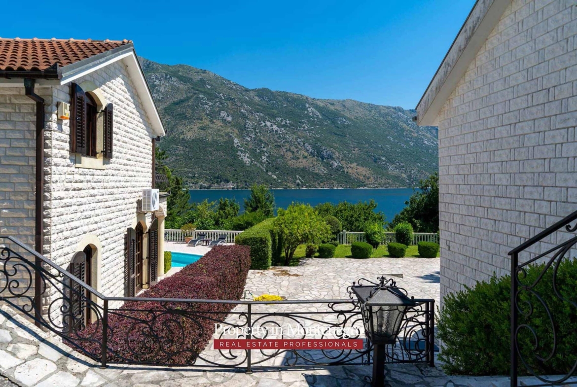 Villa for sale in Bay of Kotor