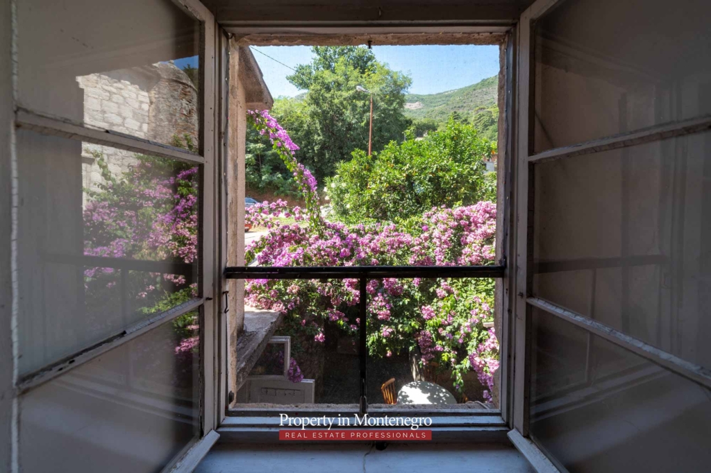 Waterfront old stone house for sale in Bay of Kotor