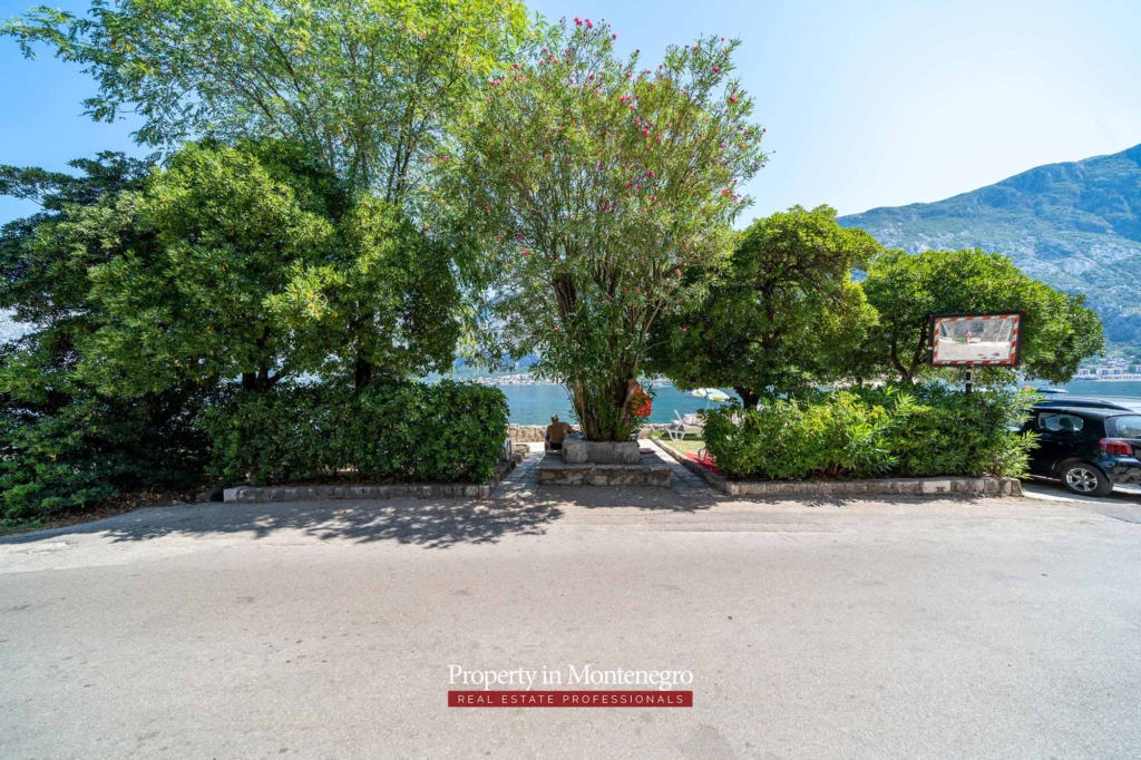 Waterfront old stone house for sale in Bay of Kotor