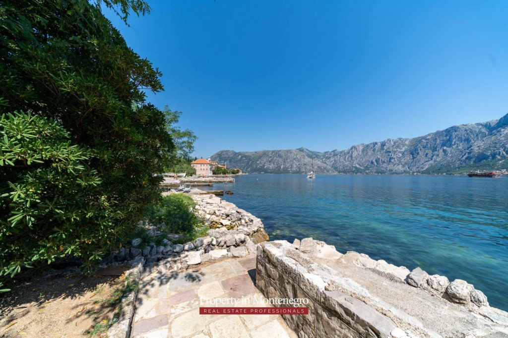 Waterfront old stone house for sale in Bay of Kotor