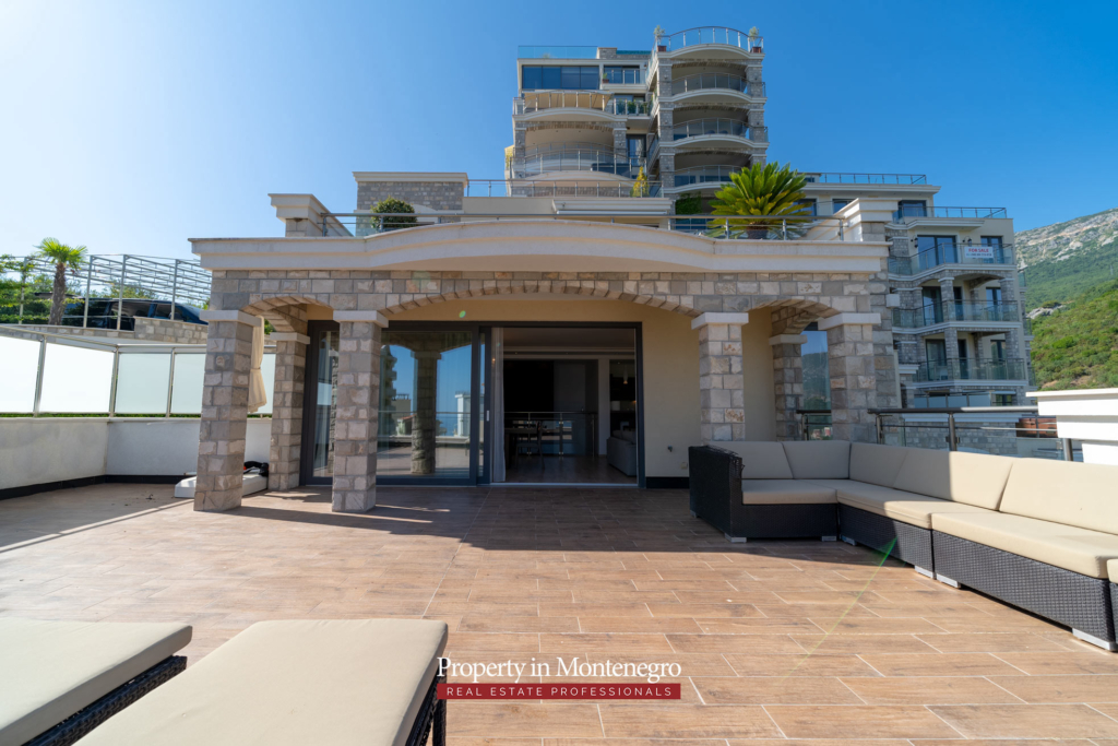 Duplex apartment for sale in Budva Riviera