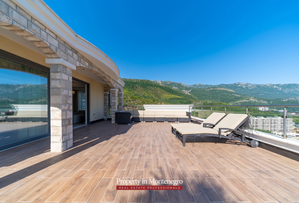 Duplex apartment for sale in Budva Riviera