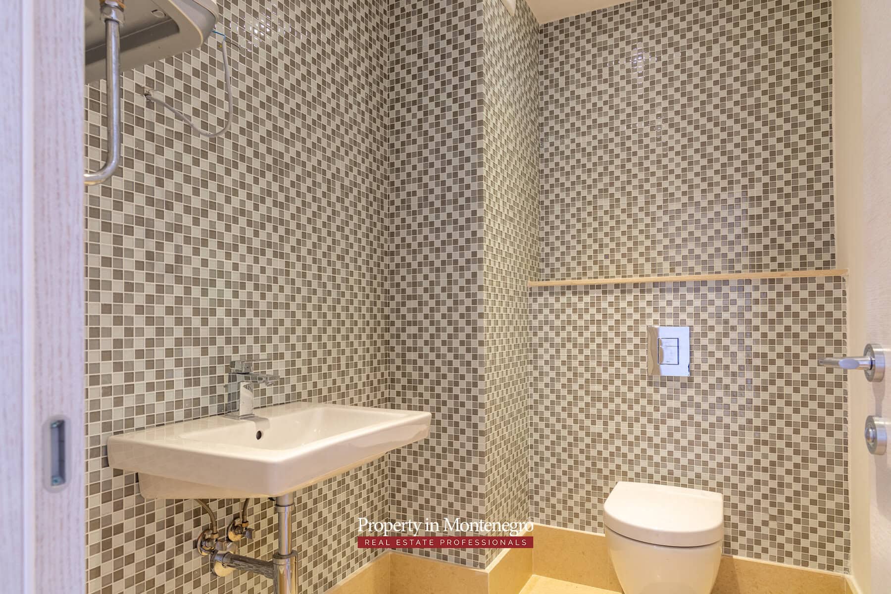 First line three bedroom apartment for sale in Budva 6