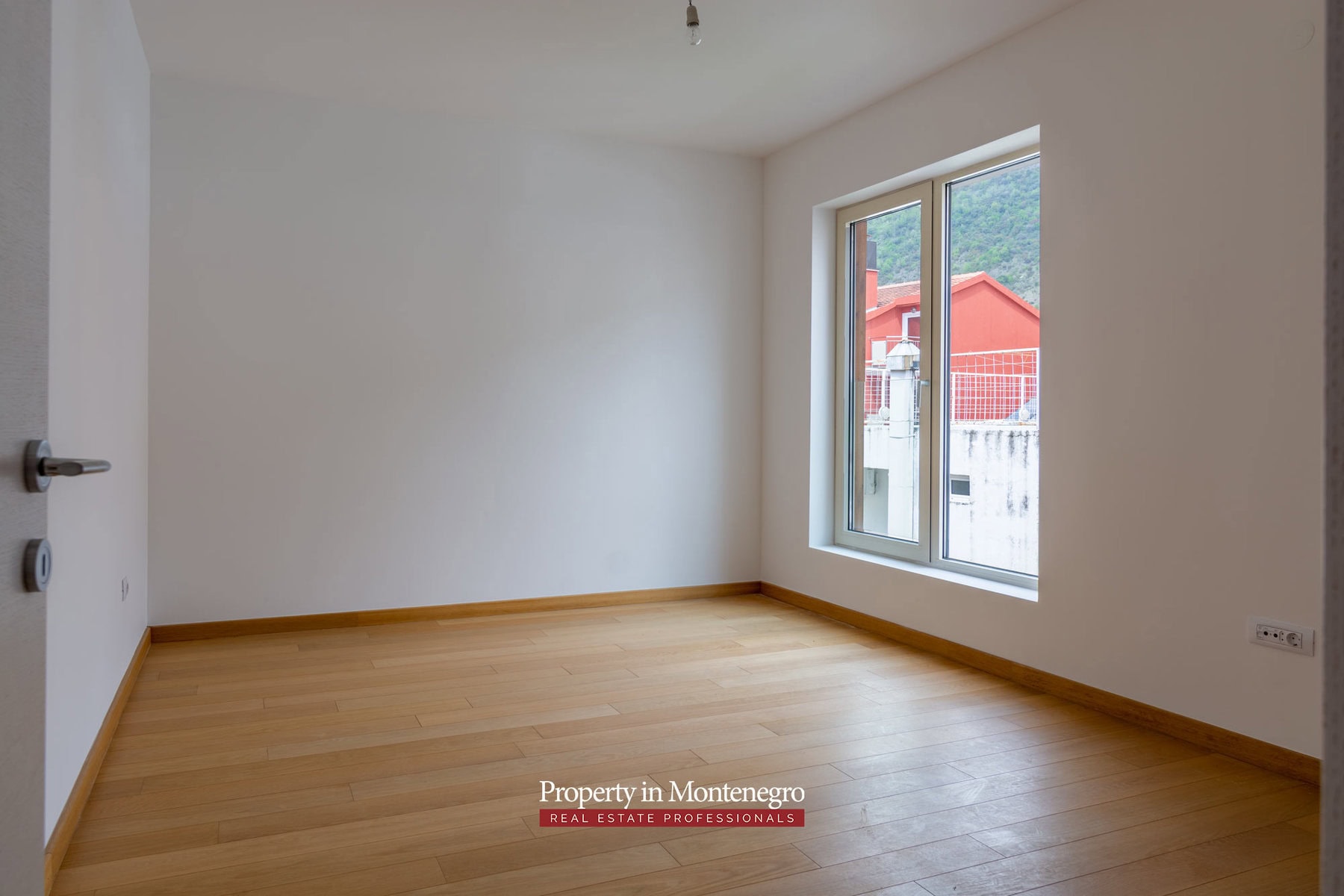 First line three bedroom apartment for sale in Budva 9