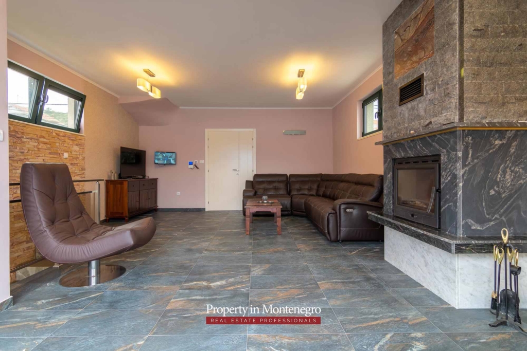 First line villa for sale in Tivat Bay