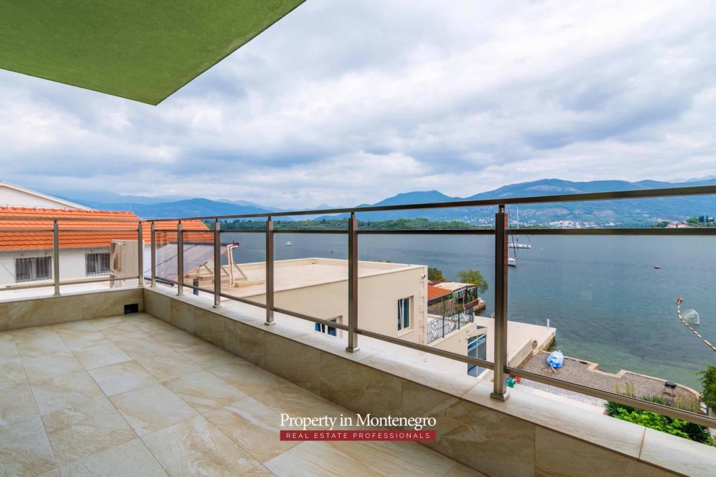 First line villa for sale in Tivat Bay
