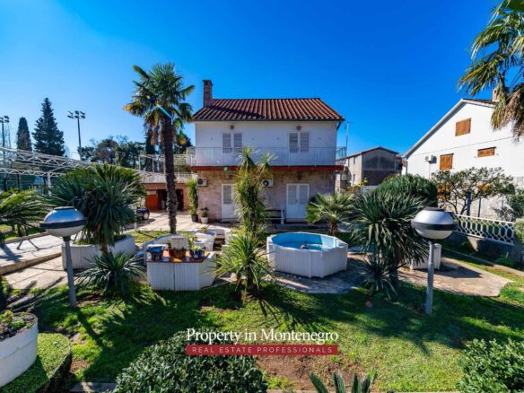 House for sale near Porto Montenegro