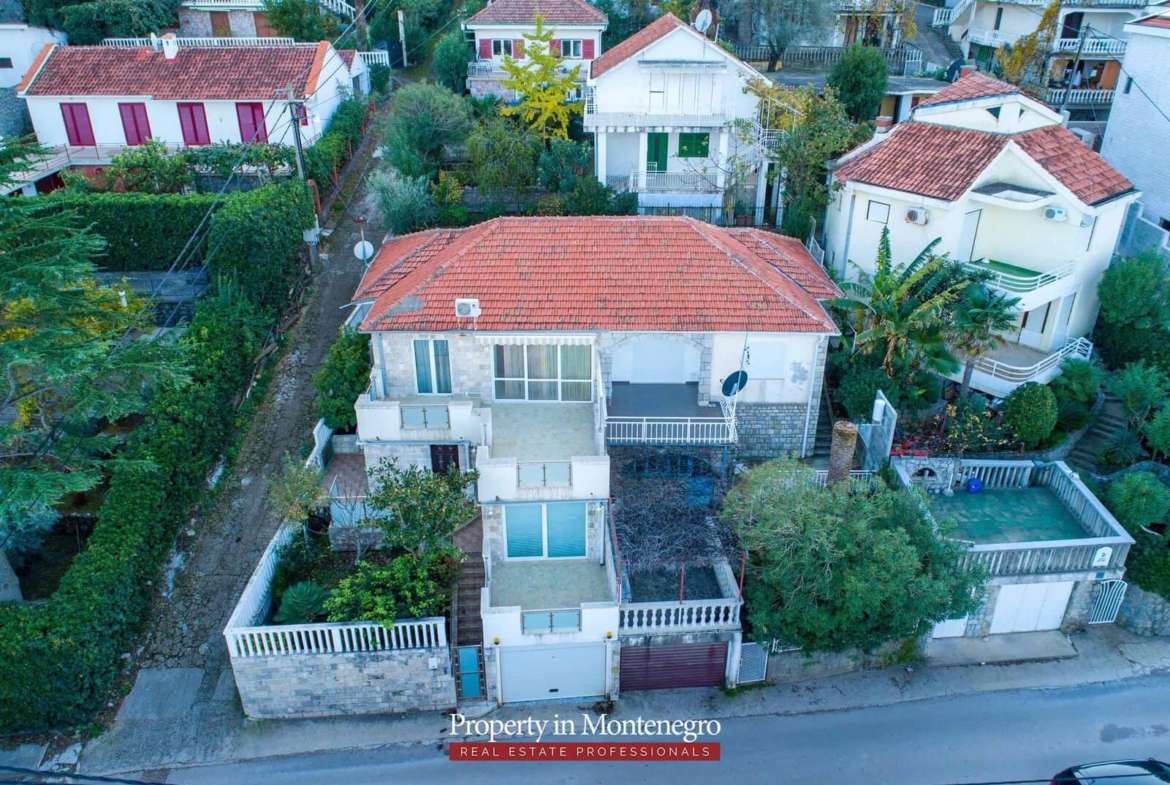 House with seaview for sale in Tivat Bay