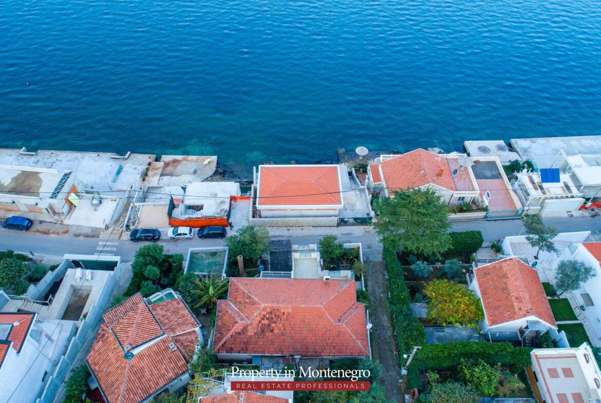 House with seaview for sale in Tivat Bay
