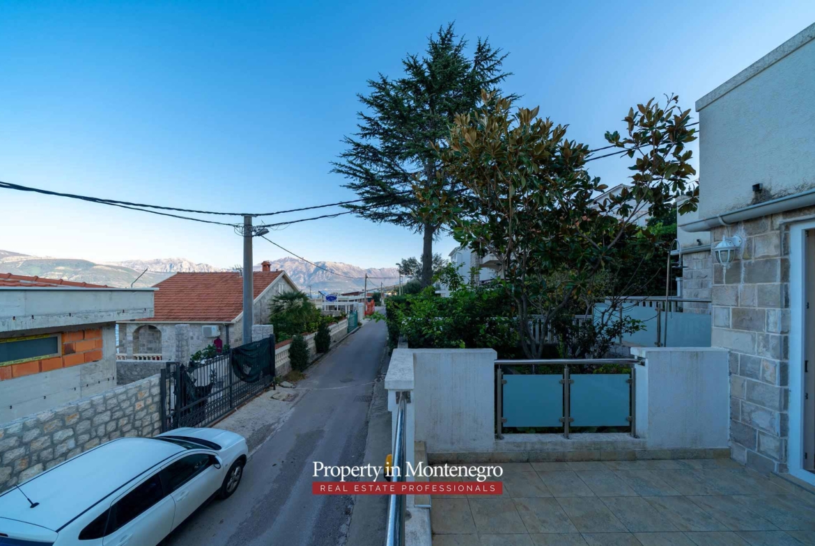 House with seaview for sale in Tivat Bay