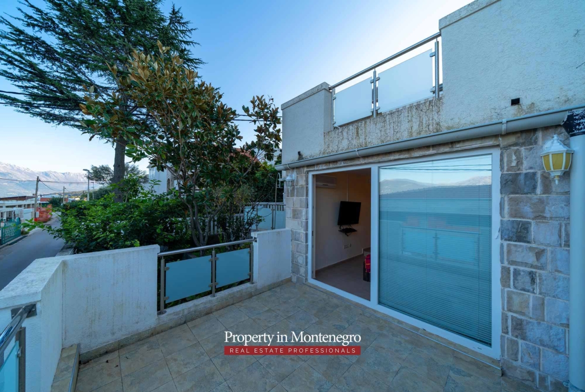 House with seaview for sale in Tivat Bay