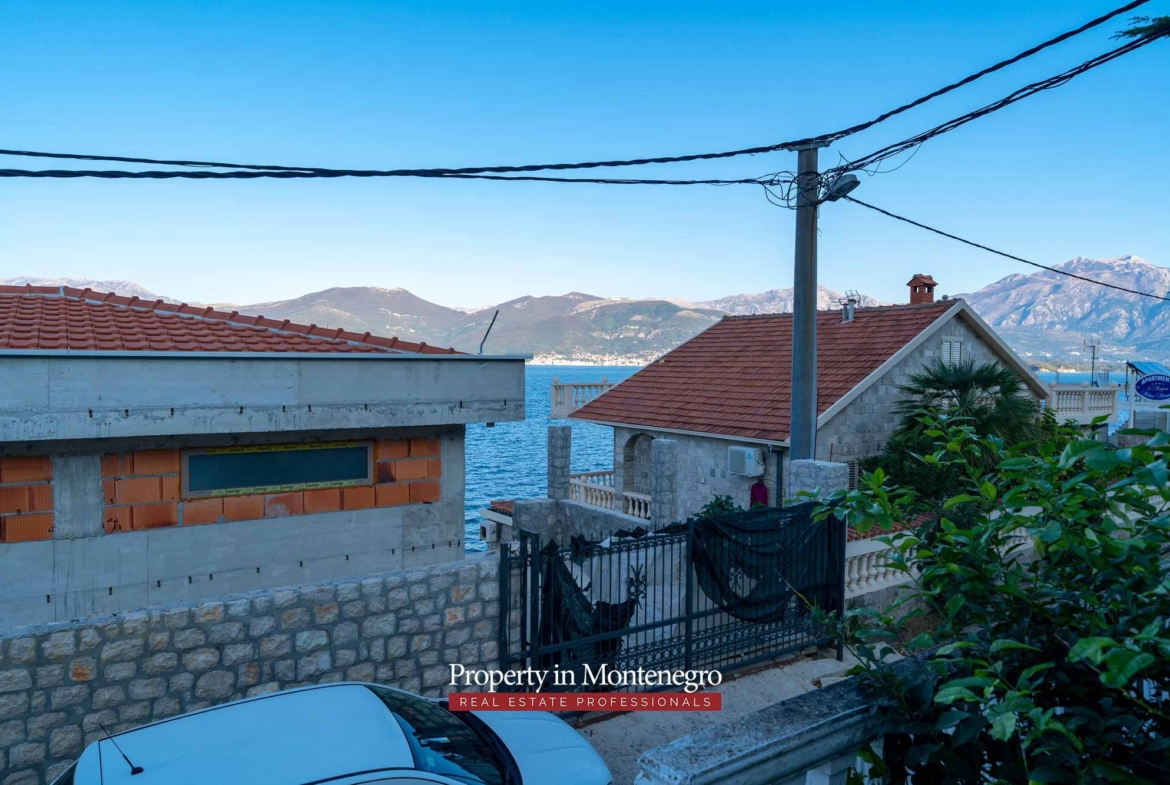 House with seaview for sale in Tivat Bay