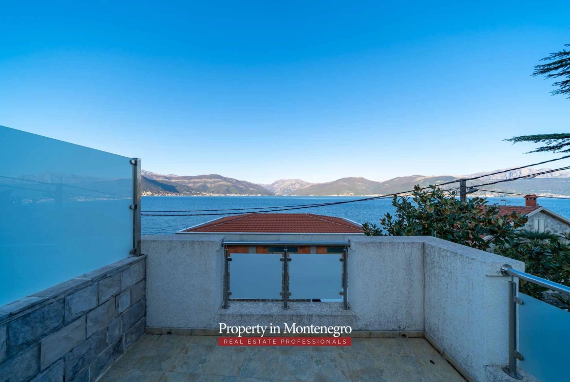 House with seaview for sale in Tivat Bay