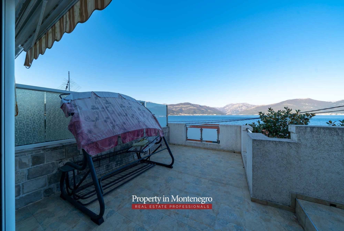 House with seaview for sale in Tivat Bay