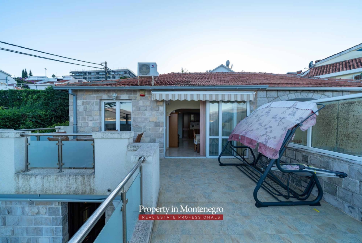 House with seaview for sale in Tivat Bay