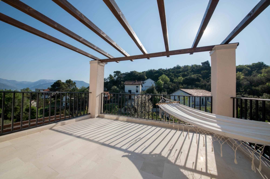 House with swimming pool for sale in Tivat Bay