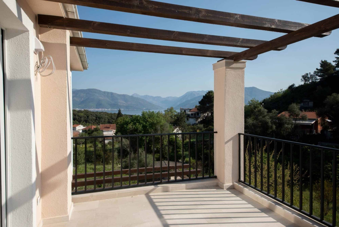 House with swimming pool for sale in Tivat Bay