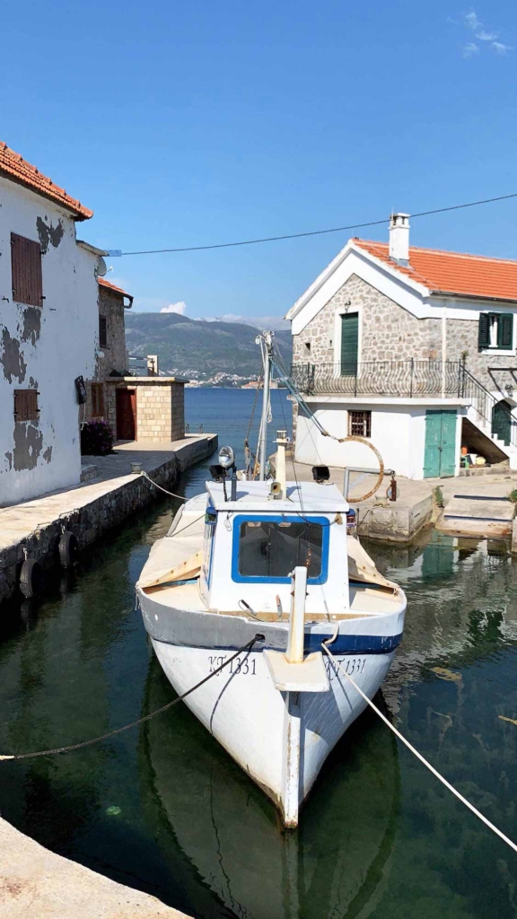 House with swimming pool for sale in Tivat Bay