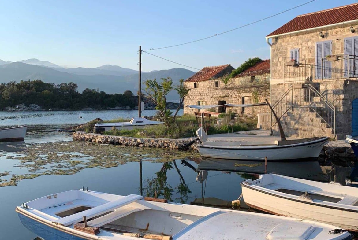 House with swimming pool for sale in Tivat Bay