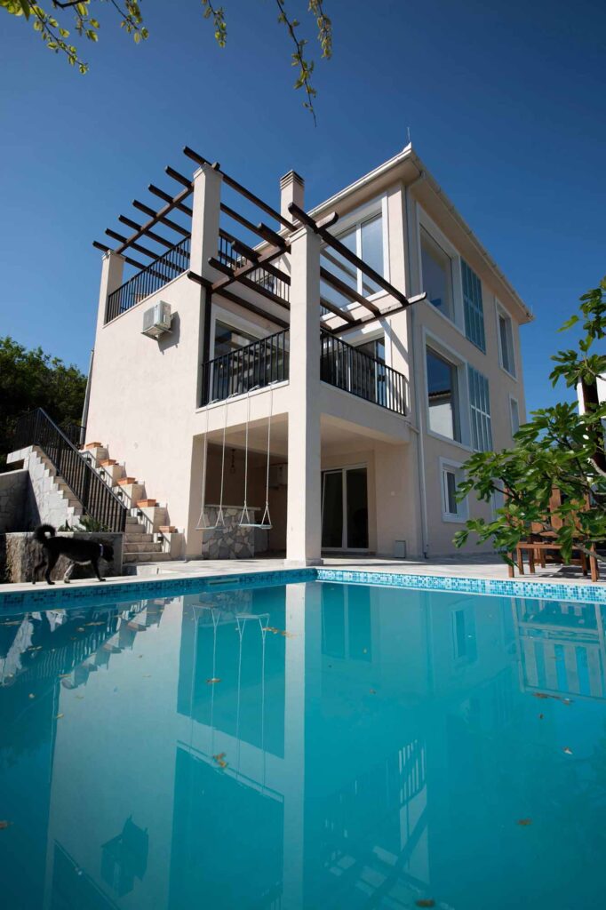 House with swimming pool for sale in Tivat Bay
