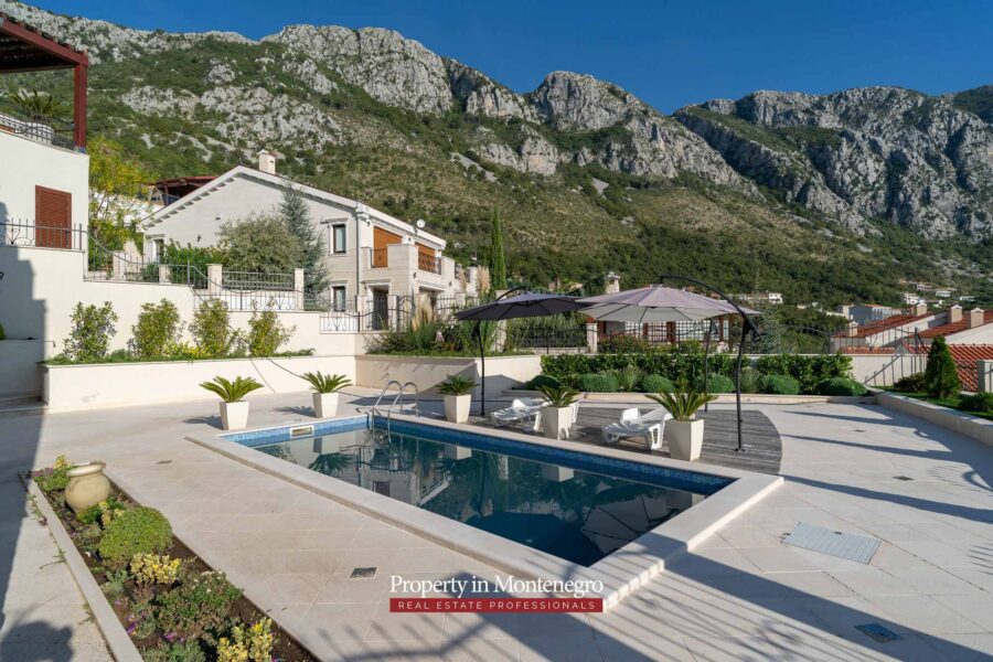 House with swimming pool for sale in Budva Riviera