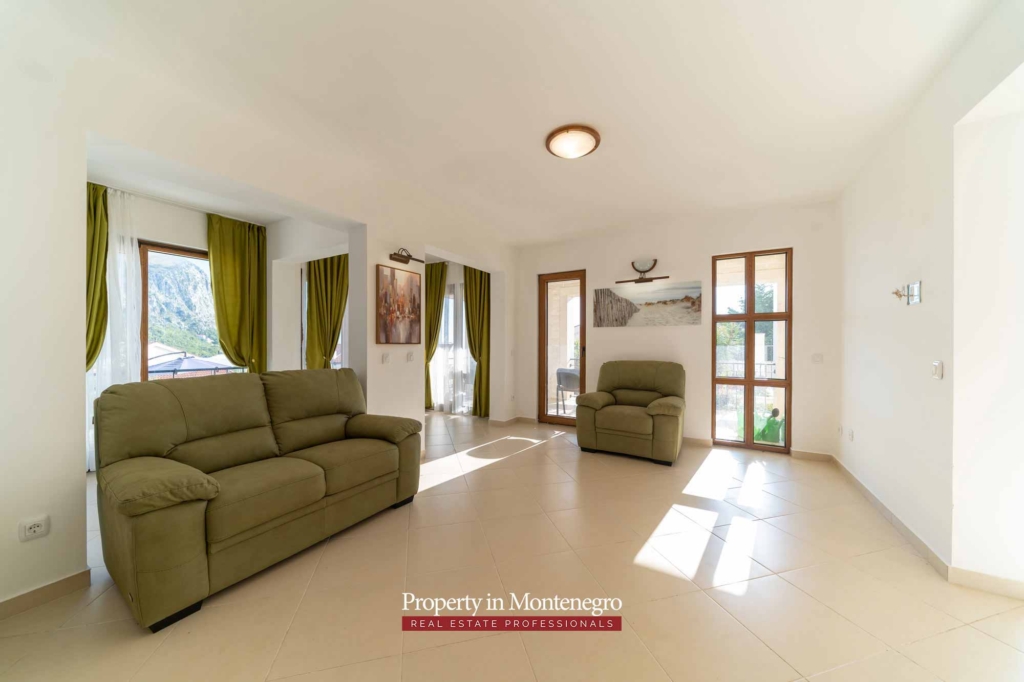 House with swimming pool for sale in Budva Riviera
