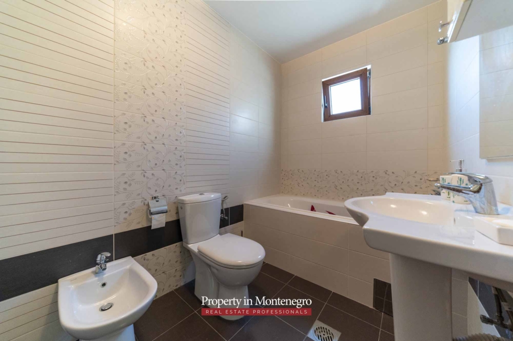 House with swimming pool for sale in Budva Riviera