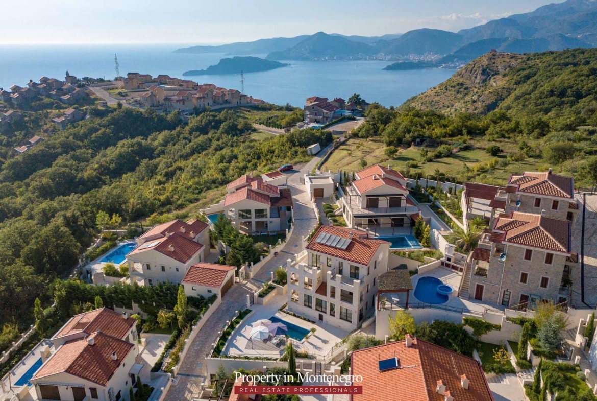 House with swimming pool for sale in Budva Riviera