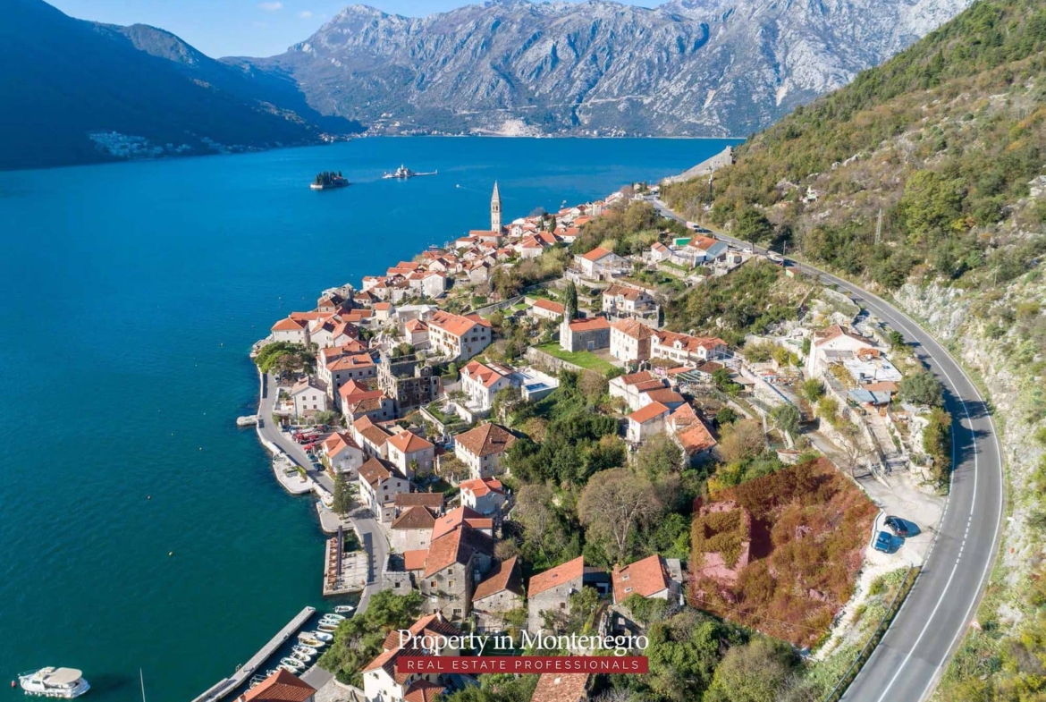 Land for sale in Perast