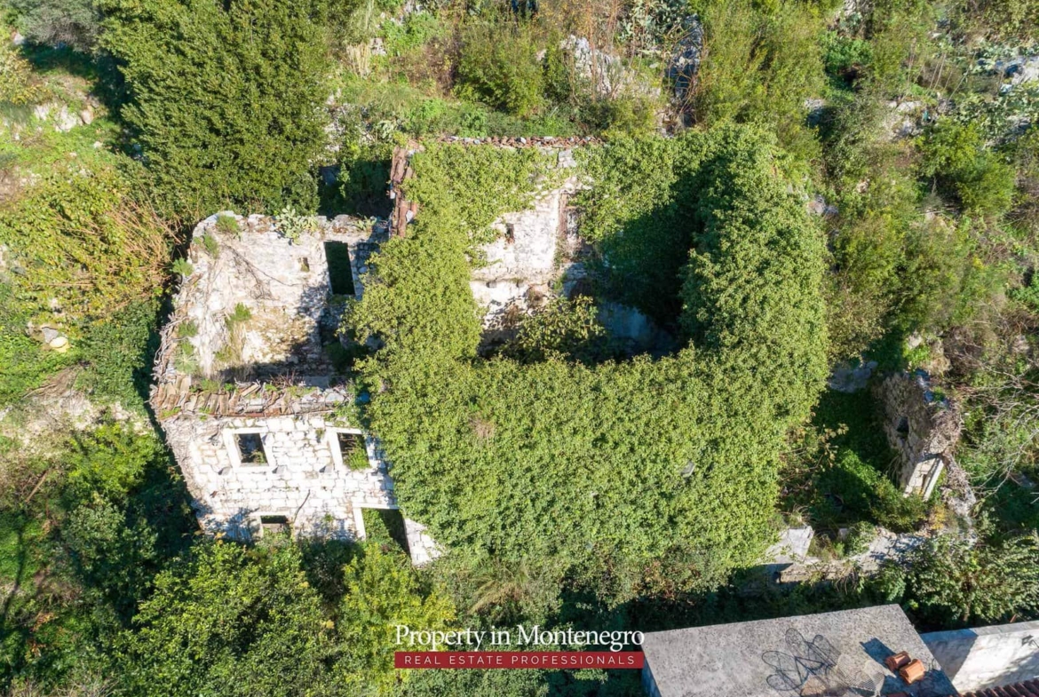 Land for sale in Perast