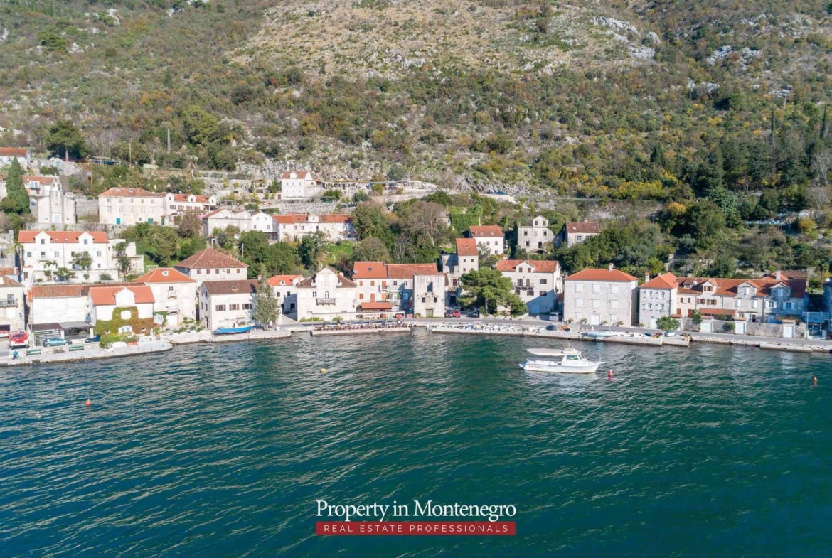 Land for sale in Perast