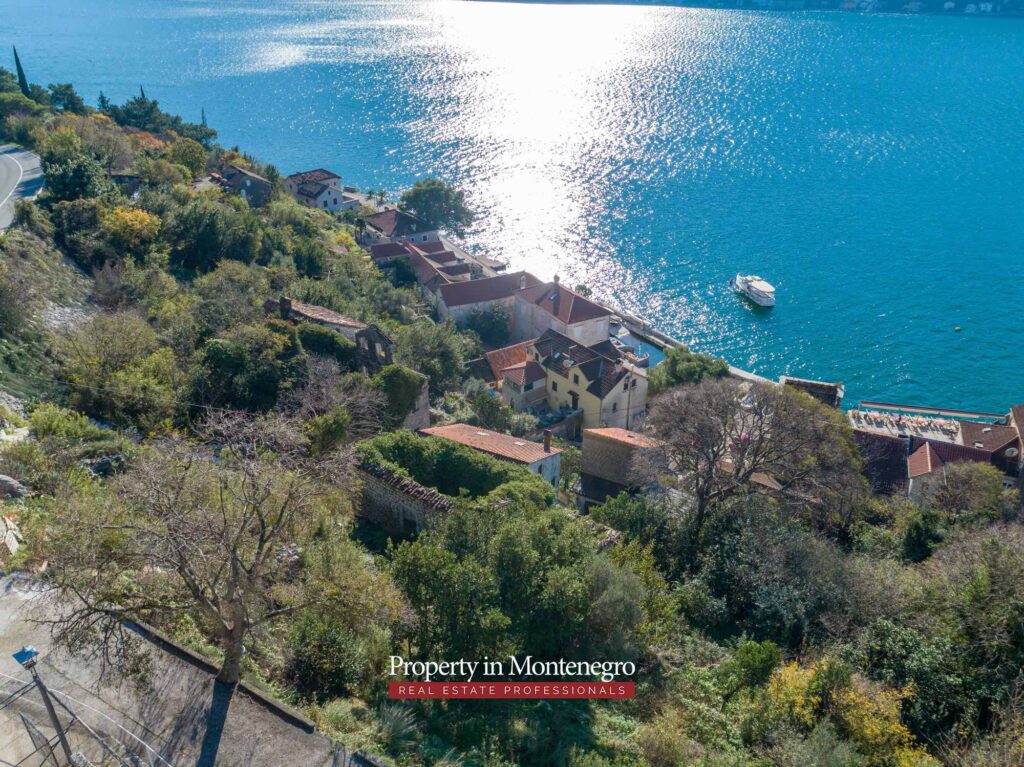 Land for sale in Perast