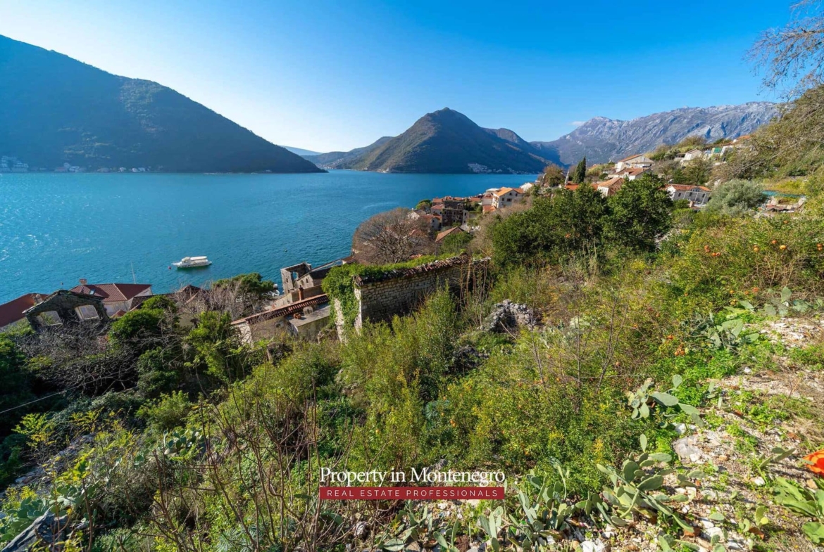 Land for sale in Perast