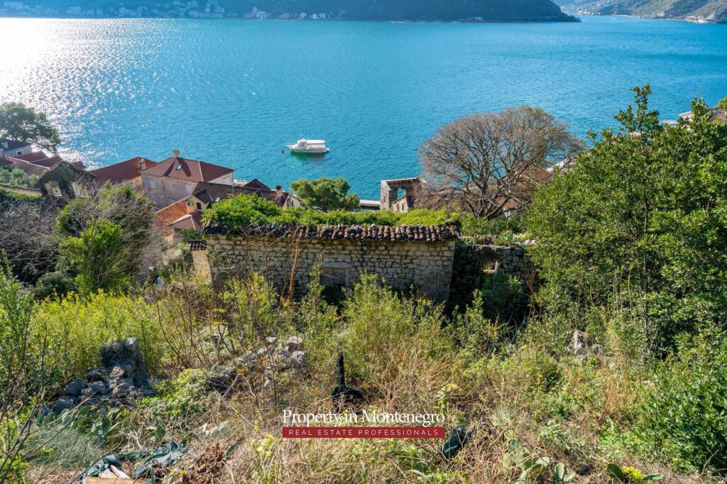 Land for sale in Perast