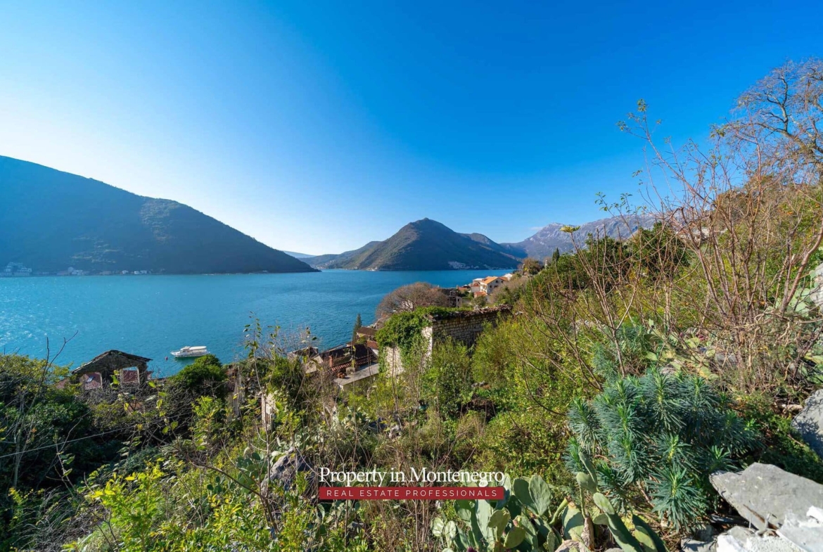 Land for sale in Perast