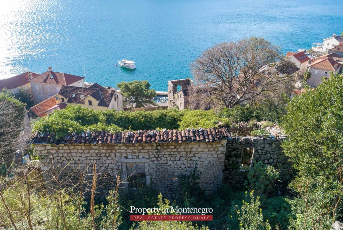 Land for sale in Perast