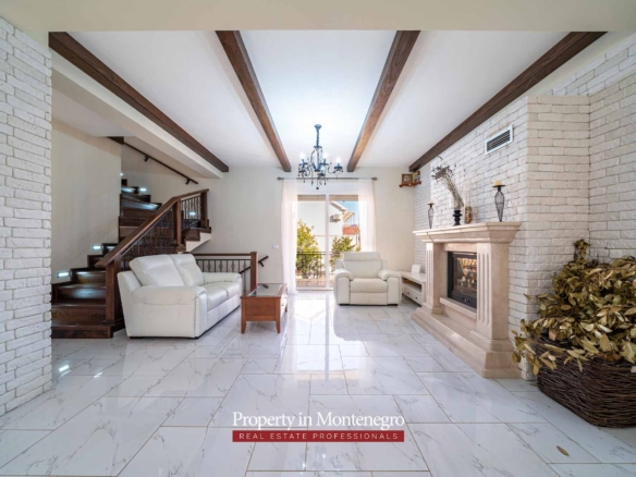 House for sale in Tivat Bay
