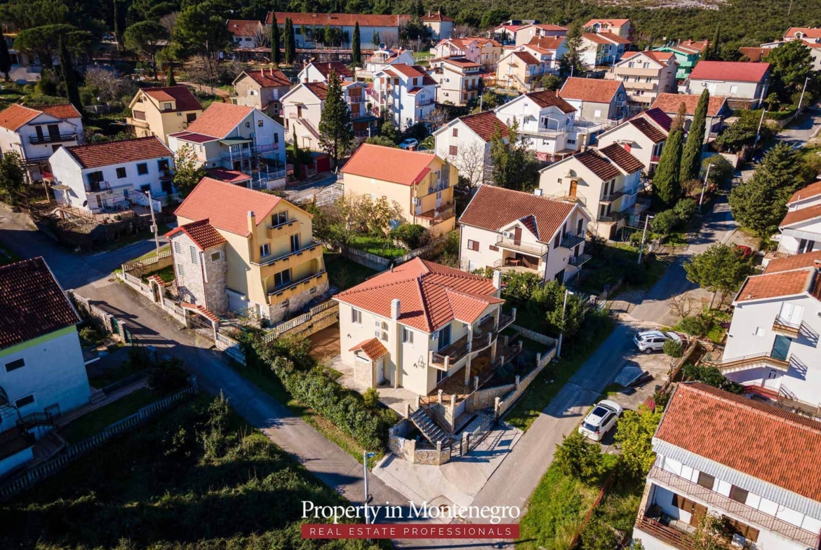 House for sale in Tivat Bay