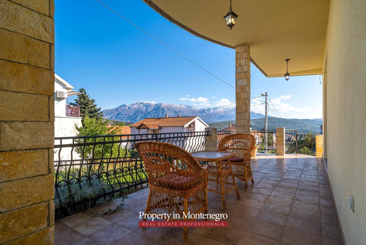 House for sale in Tivat Bay