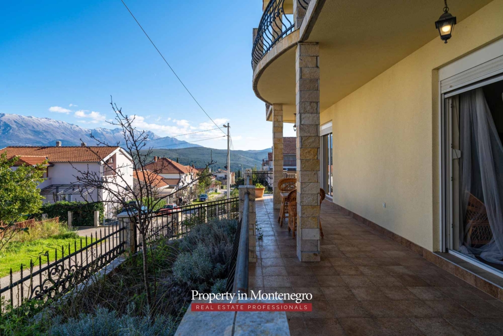 House for sale in Tivat Bay