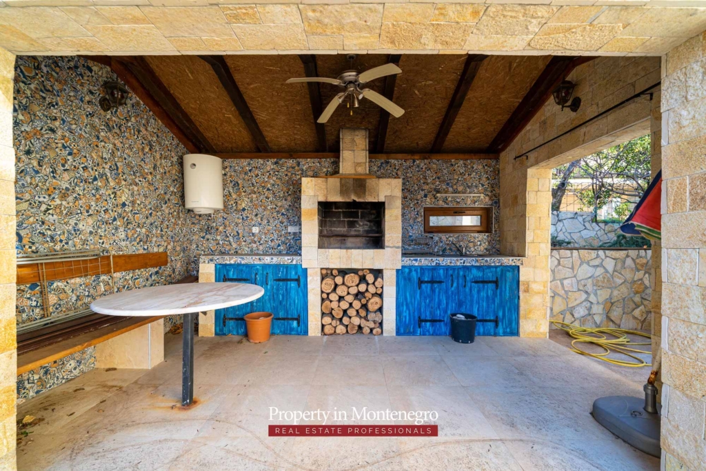 House for sale in Tivat Bay