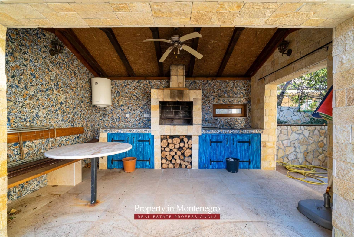House for sale in Tivat Bay