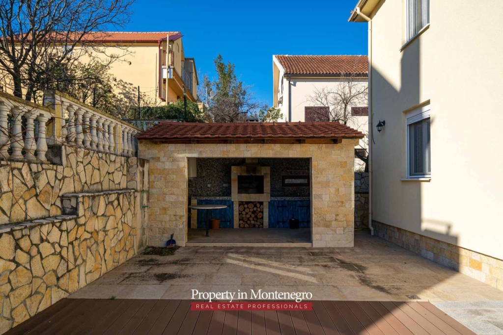 House for sale in Tivat Bay