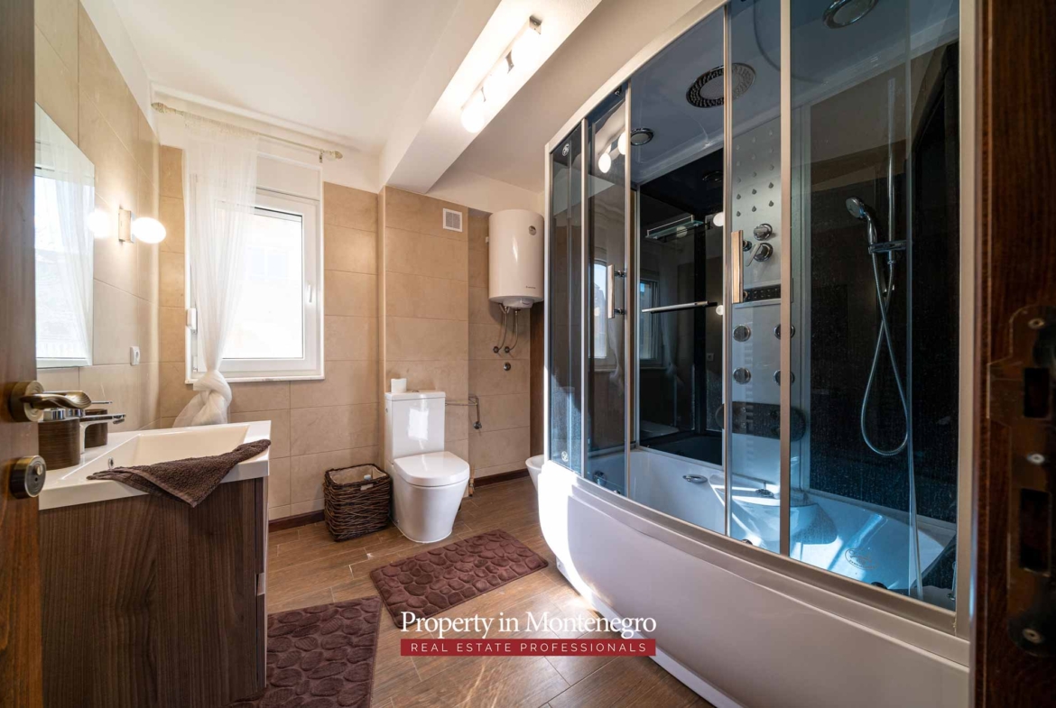 House for sale in Tivat Bay