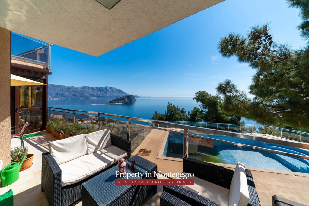 Luxury apartment with swimming pool for sale in Budva