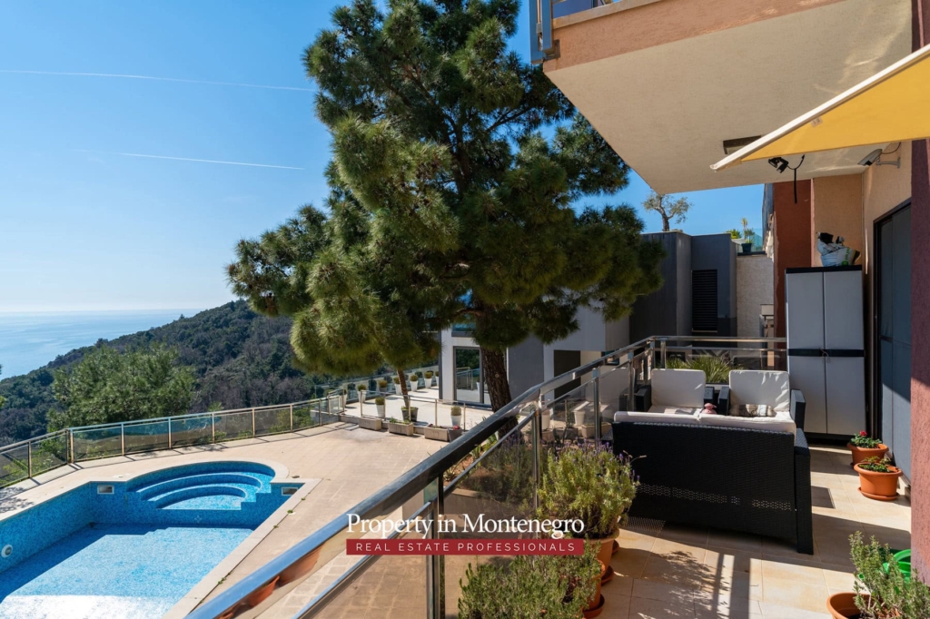Luxury apartment with swimming pool for sale in Budva