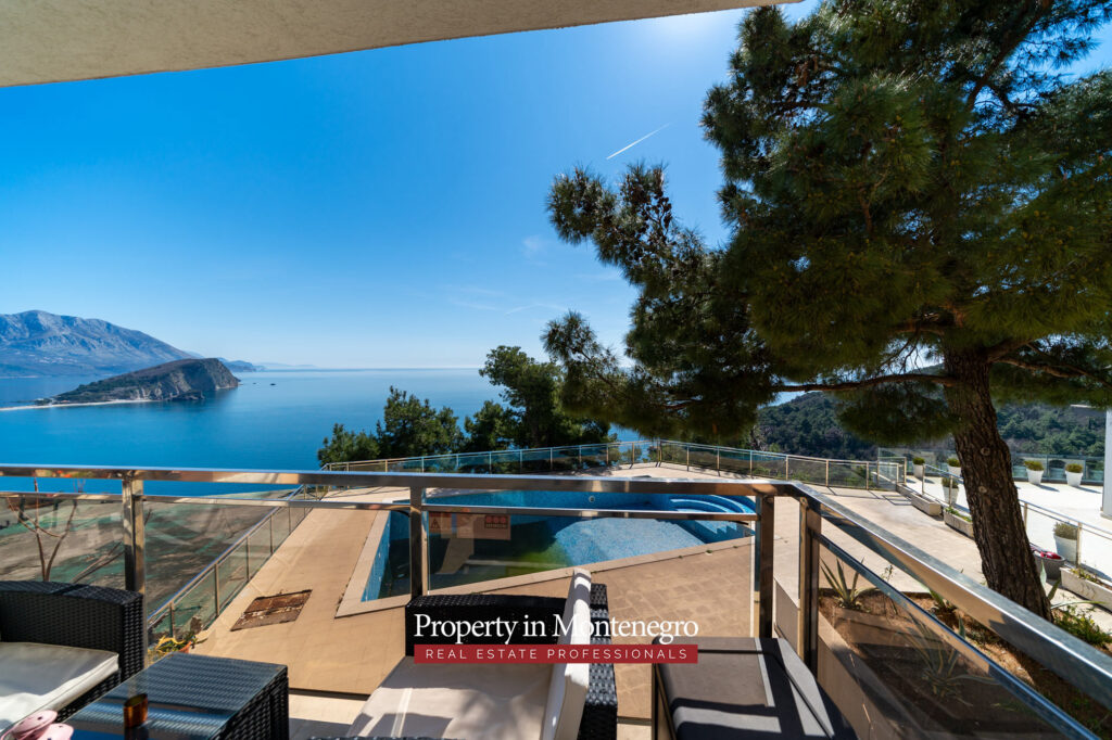 Luxury apartment with swimming pool for sale in Budva